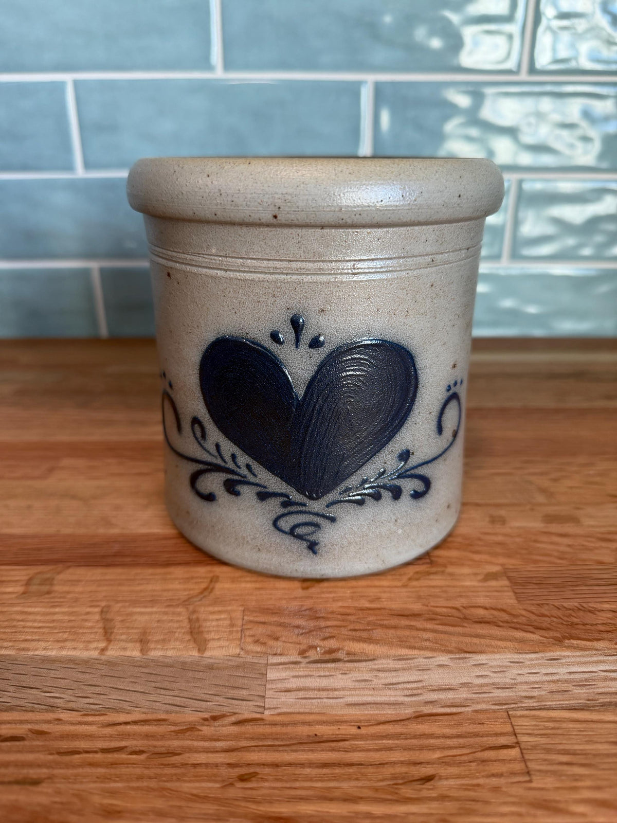 Vintage Rockdale Pottery Crock – Gray Salt Glaze, Blue Heart Flower, 1991 First Firing