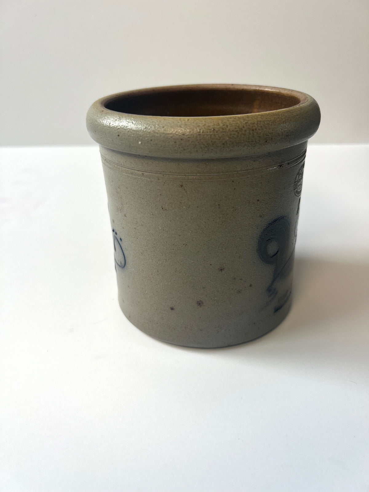 Vintage Rockdale Pottery Crock – Gray Salt Glaze, Blue Heart Flower, 1991 First Firing