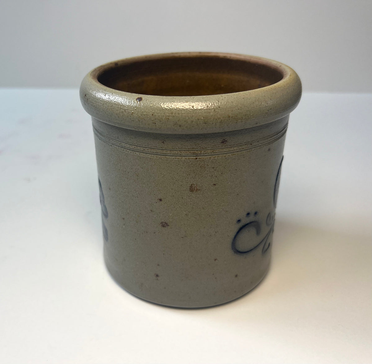 Vintage Rockdale Pottery Crock – Gray Salt Glaze, Blue Heart Flower, 1991 First Firing