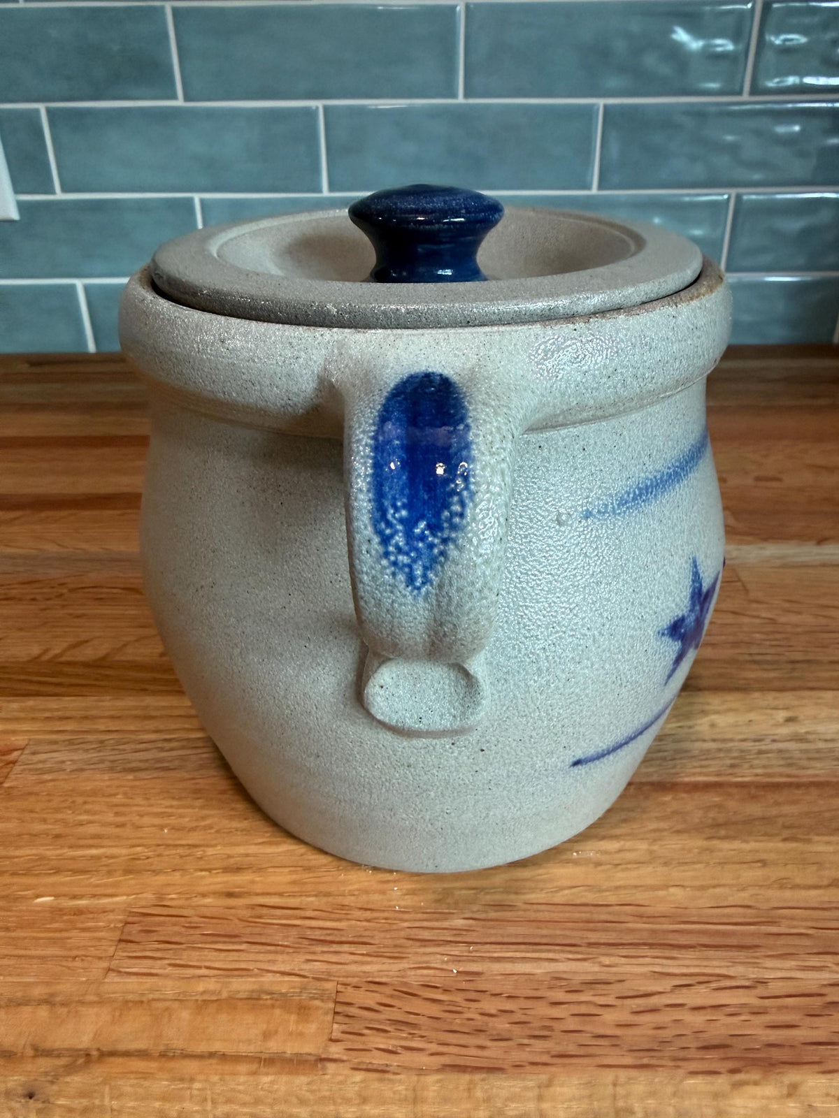 Vintage Rowe Pottery Bean Pot – Gray Salt Glaze, Cobalt Blue Stars 1999